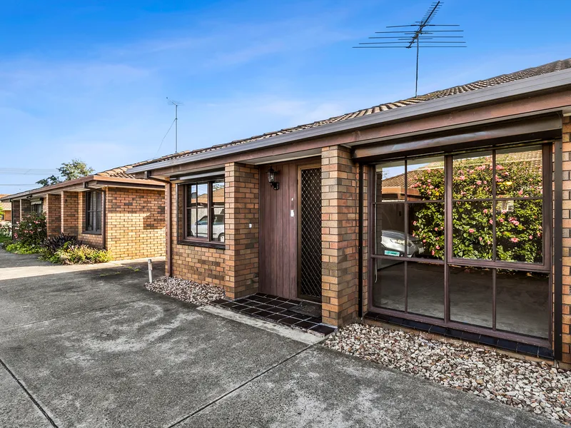 Tidy two-bedroom unit in a prime location