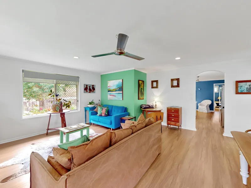 Renovated on 947m2 block with 2 street access