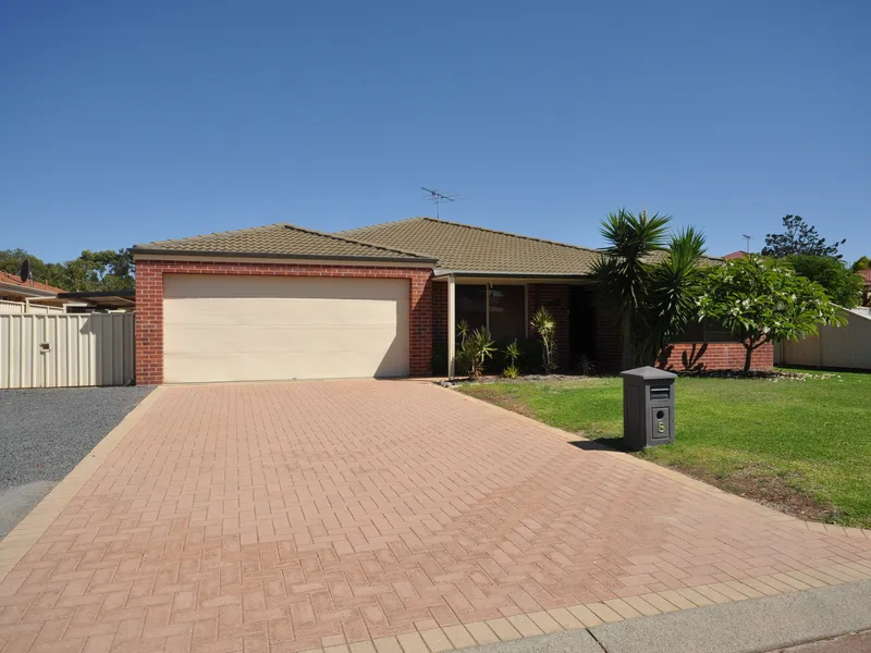HUGE FAMILY HOME WITH 2 SHEDS