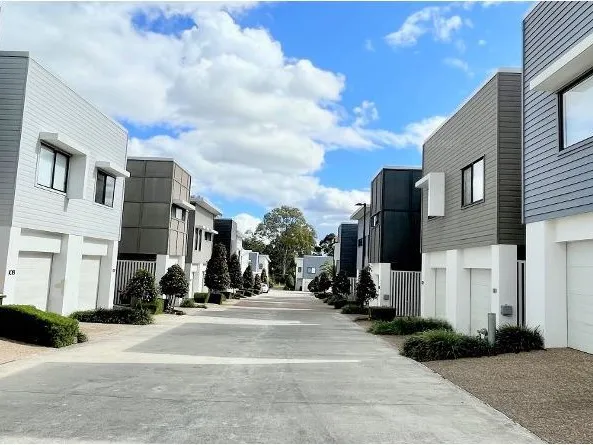 INVESTOR OR FIRST HOME OWNER WOULD LOVE THIS!!