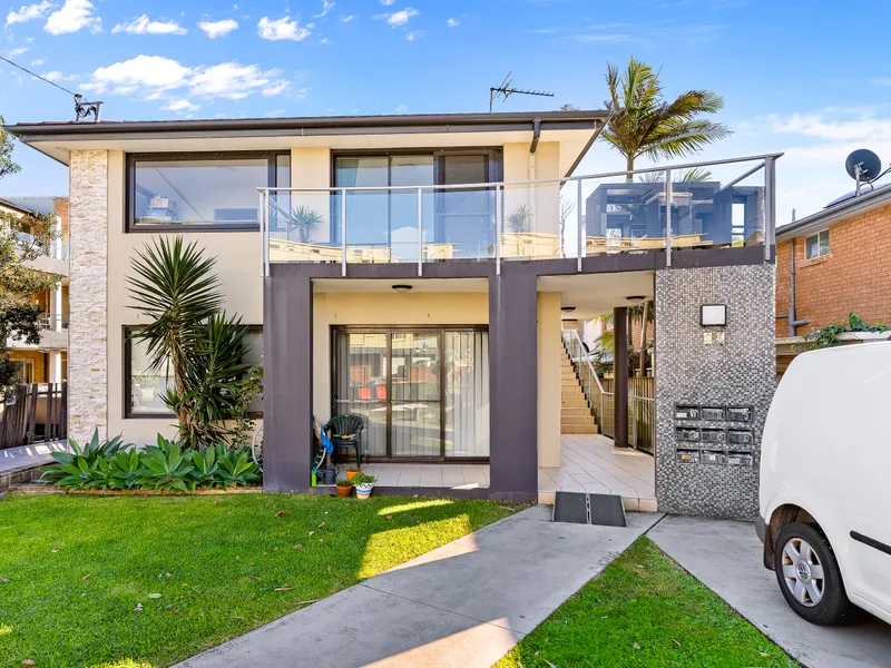 First home buyers 2 bedroom unit with 1 car space, only minutes walk to beach !