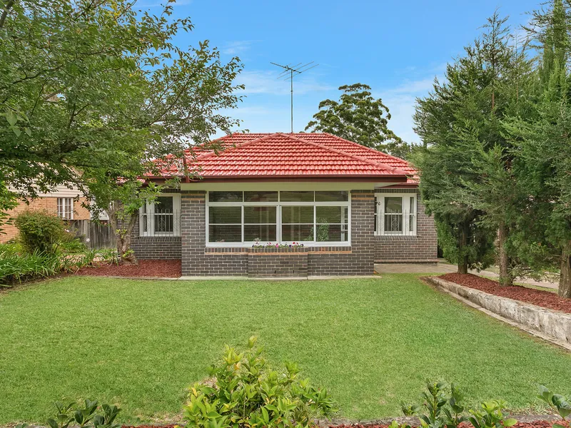 Enticing period cottage full of charm in a prime locale