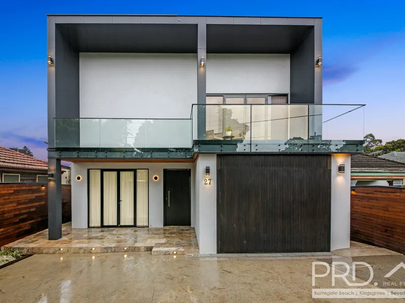 STUNNING TWO STOREY FAMILY HOME!