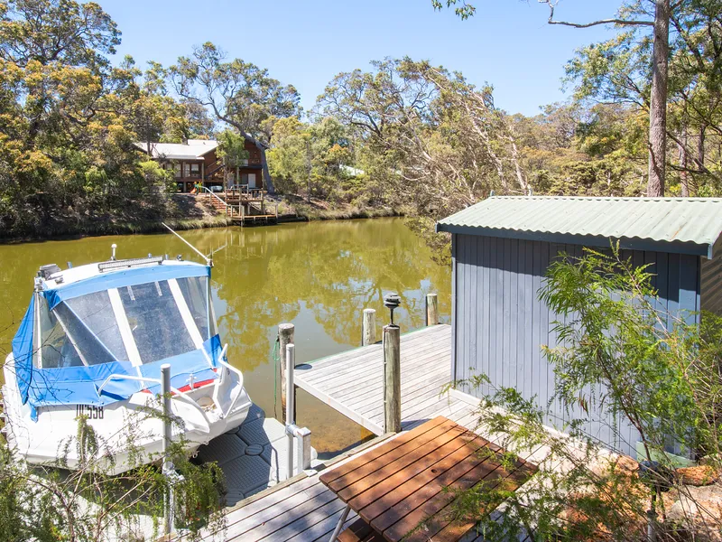 Water Frontage with Bonus Licensed Jetty!