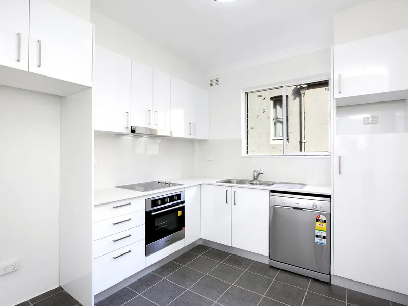 Spacious One Bedroom in Excellent Location With Dishwasher, Balcony, Own External Laundry & Single Car Space