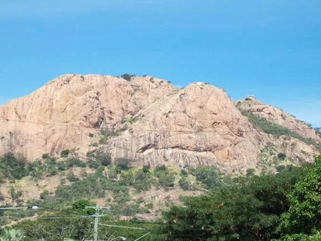 WALK TO THE STRAND - BUY YOURSELF A LIFESTYLE!