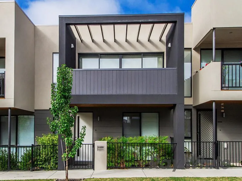 Beautiful Townhouse in Coburg Hill Estate