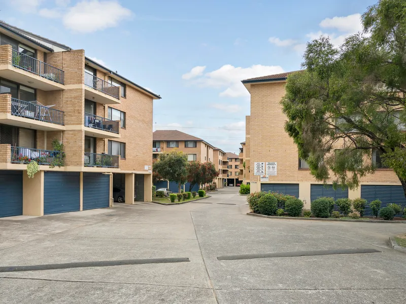 NEAT AND TIDY 2 BEDROOM UNIT IN SECURITY COMPLEX