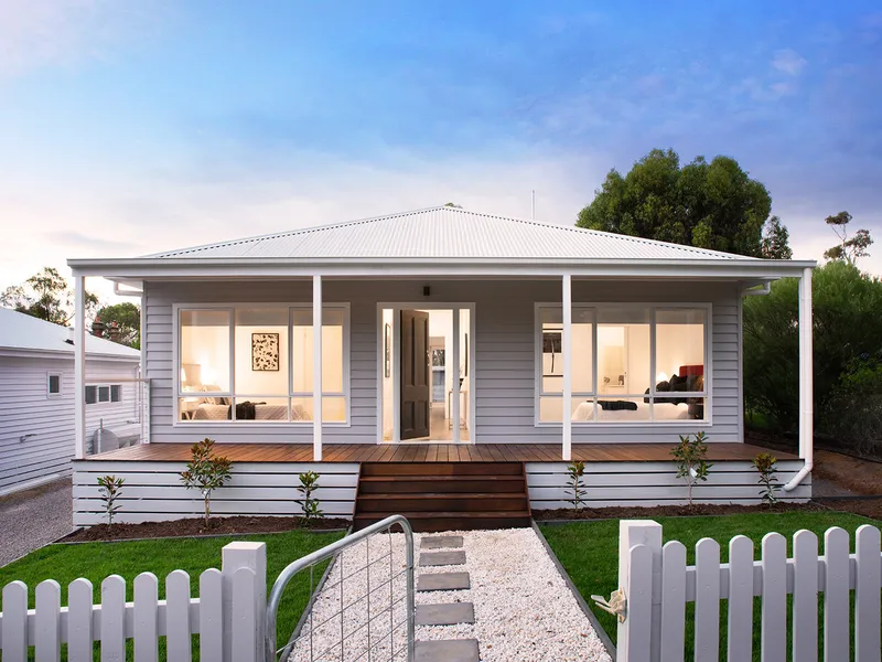 LUXE COUNTRY COTTAGE OFFERS VILLAGE CHARM & CONVENIENCES 