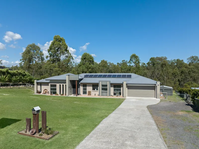 Modern Family Living in Heart of Jimboomba Woods