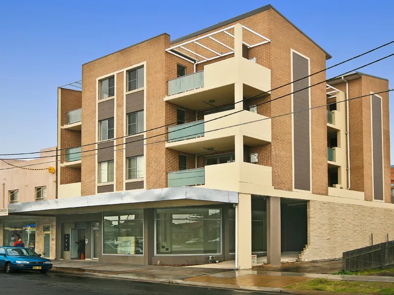 TOP FLOOR, PENT HOUSE STYLE APARTMENT