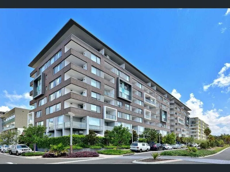 Stunning Two-bedroom Apartment !!