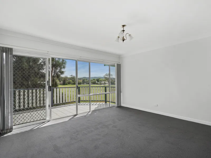 Prime Position footsteps to waterfront