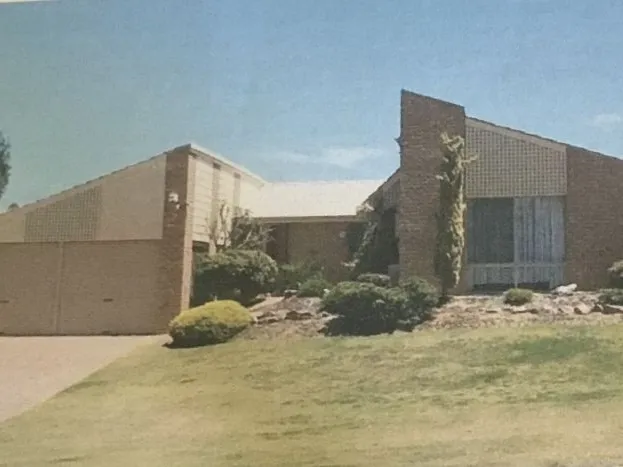 GREAT OPPORTUNITY IN WELL SOUGHT AFTER LOCATION OF MULLALOO LARGE FAMILY HOME