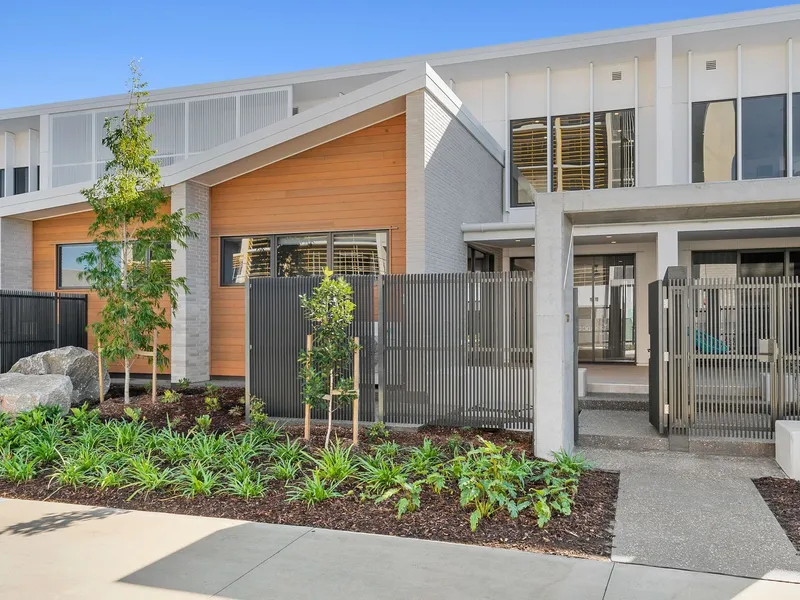 Luxury New Townhouse in The Cove, Pelican Waters