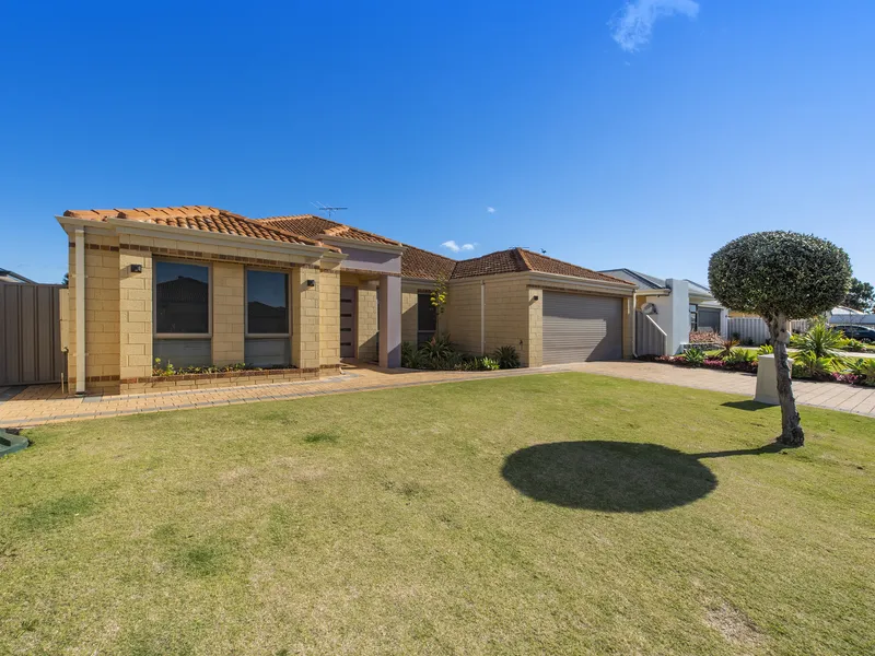 AMAZING AND SPACIOUS FAMILY HOME - COASTAL LOCATION