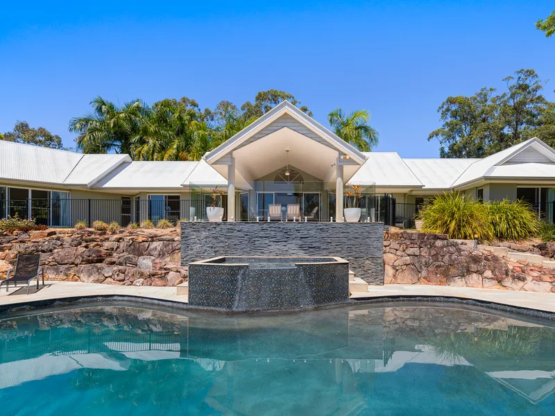 Private And Luxurious Doonan Hideaway Offering Resort-Style Living