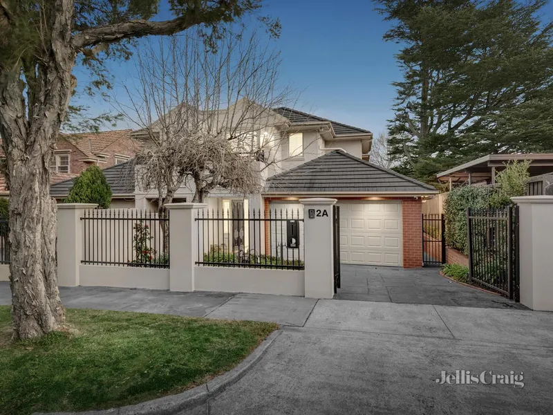 Luxury Family Lifestyle in Esteemed Golden Mile