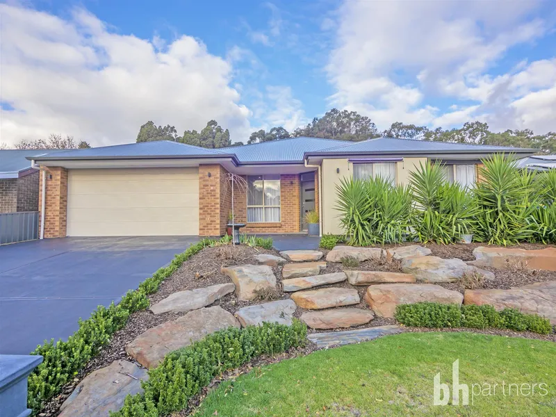 Modern and Spacious Home in Fantastic Adelaide Hills Location