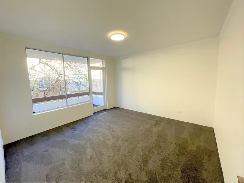 RENOVATED ONE BEDROOM UNT!