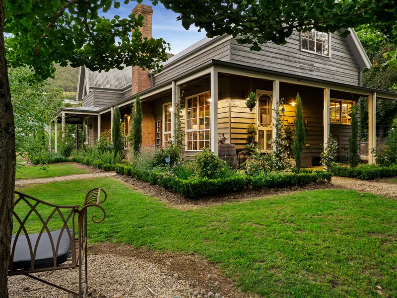 THE PERFECT LOCATION, THE PERFECT HIDEAWAY..