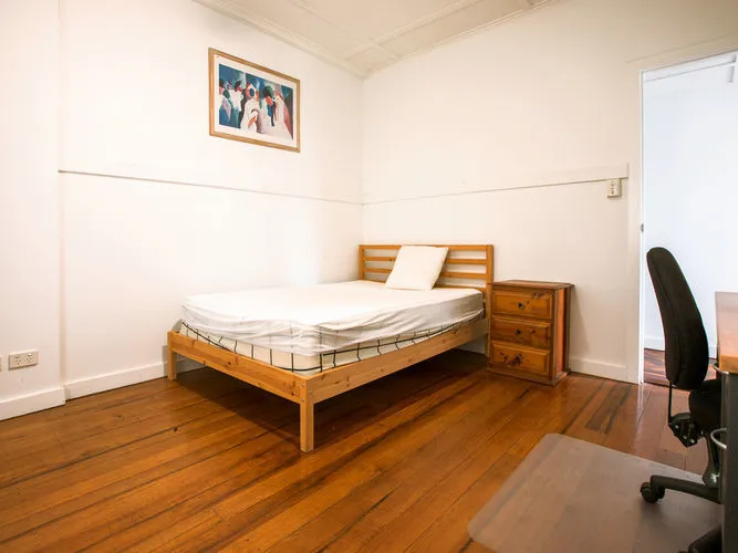 Furnished Bedroom in the heart of indooroopilly - All bills inclusive, Unlimited Internet.