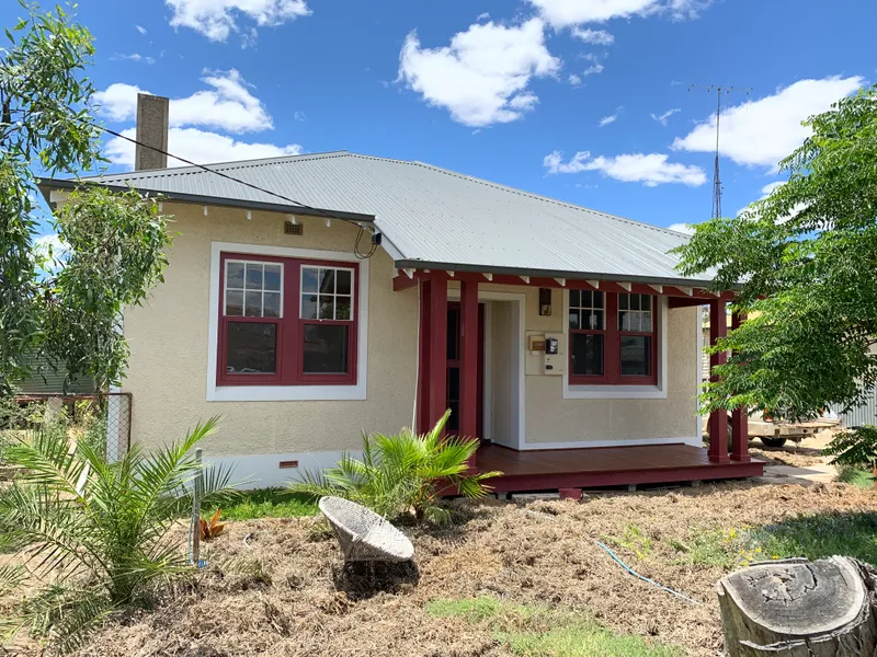 compact 2 bedroom Cottage,freshly painted