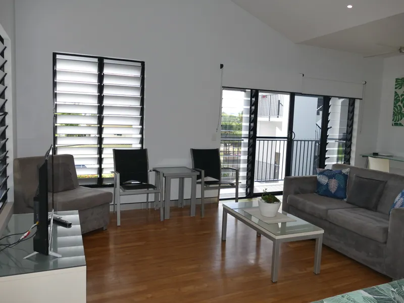 Studio Apartment - One Bedroom, self contained, air conditioned & private balcony