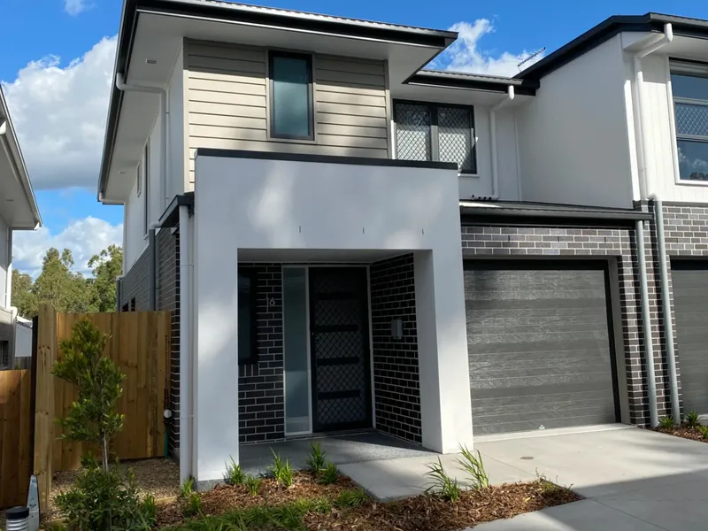 COSY TOWNHOUSE IN OXLEY