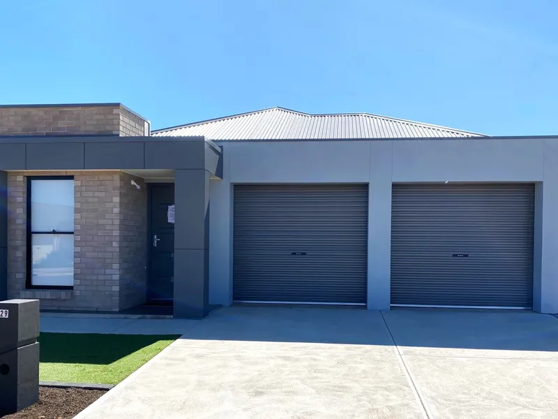 MODERN 3 BEDROOM PROPERTY IN ANGLE VALE