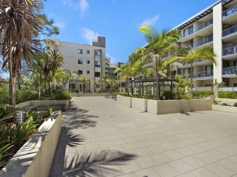 Second Floor Two Bedroom Appartment With Park Views