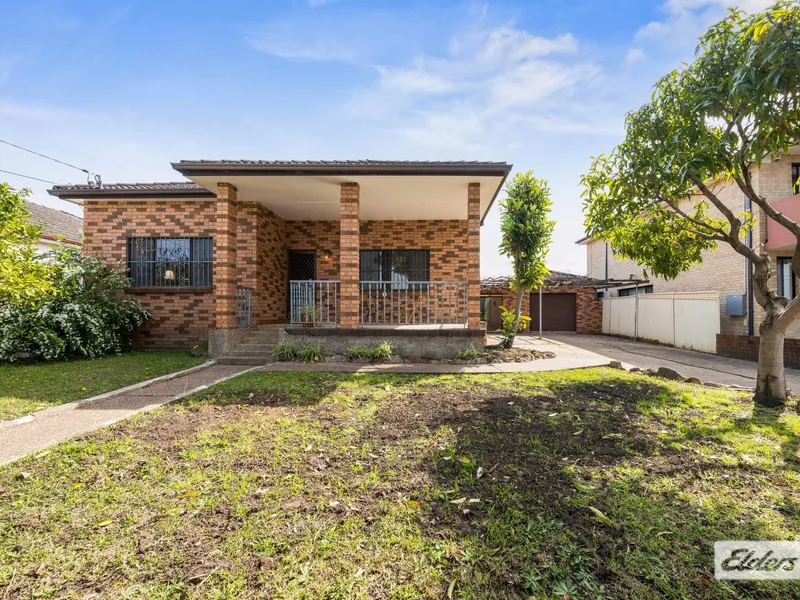 BRICK FAMILY HOME IN SOUGHT AFTER LOCATION - HUGE 891sqm