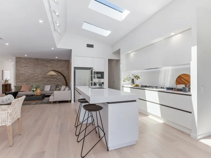 LUXURY CANAL HOME WITH WIDE CANAL FRONTAGE