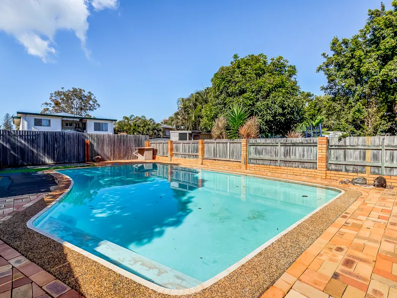 Family Home with a Pool!