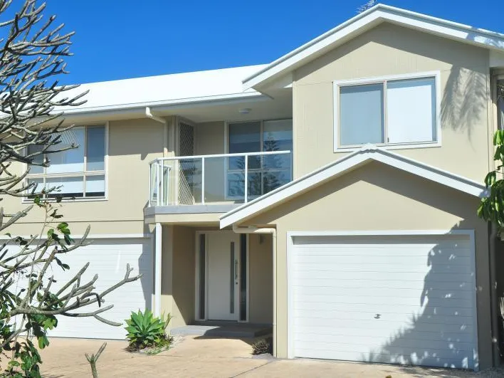 Modern Three bedroom townhouse on the beach.