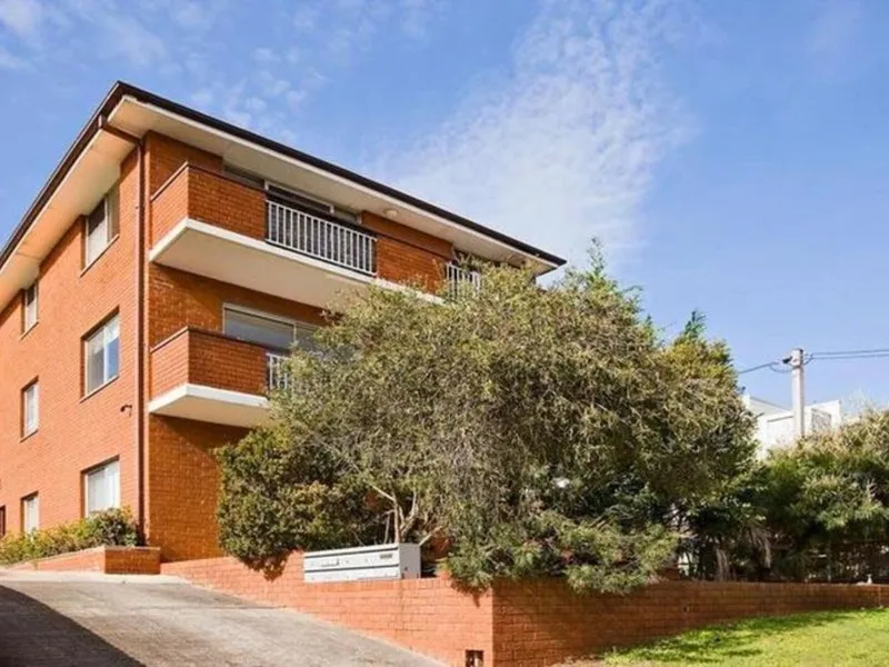 Spacious Sun Drenched Apartment