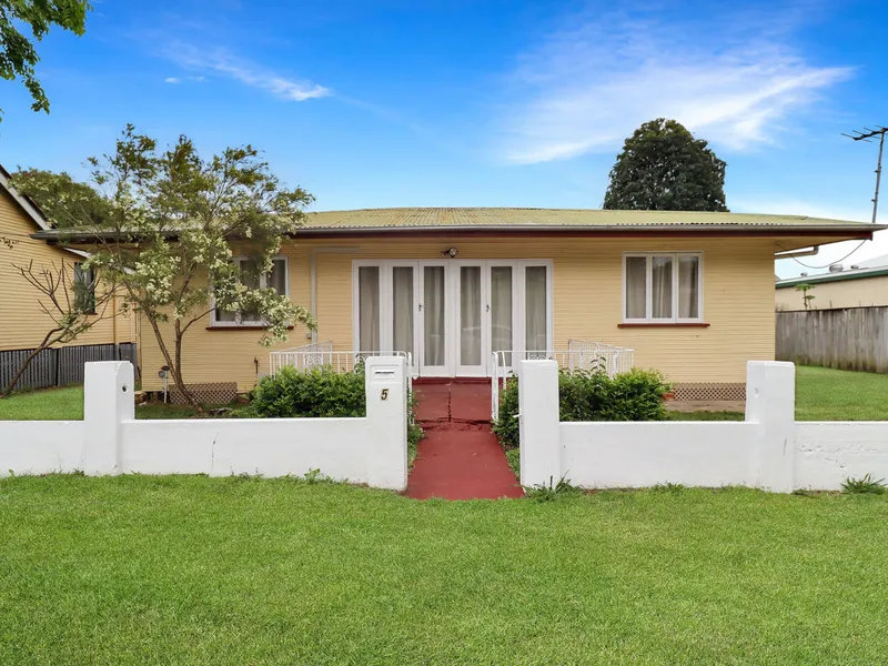 Prime Location within Walking Distance to Schools & Riverlink Shopping Centre