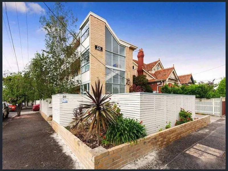 THE PERFECT LOCATION TO LIVE IN ELWOOD