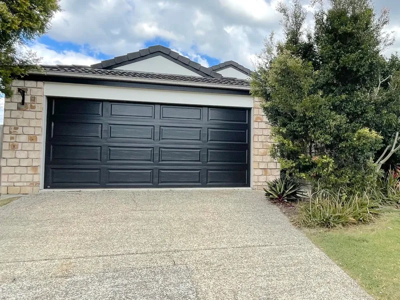 LARGE FAMILY HOME WITH LARGE YARD