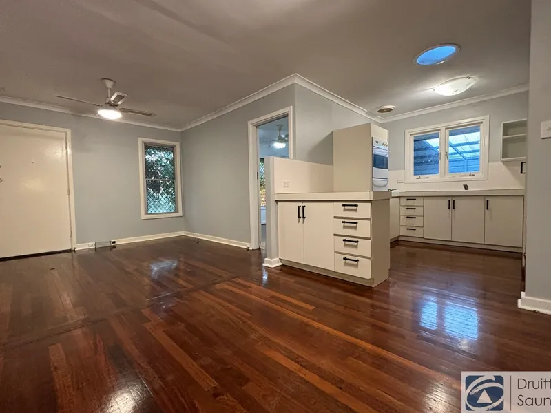 Spacious LARGE two story well maintained home!