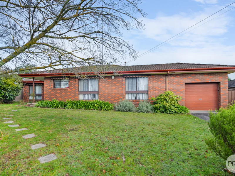 Solid Three Bedroom Brick Veneer In Mount Clear