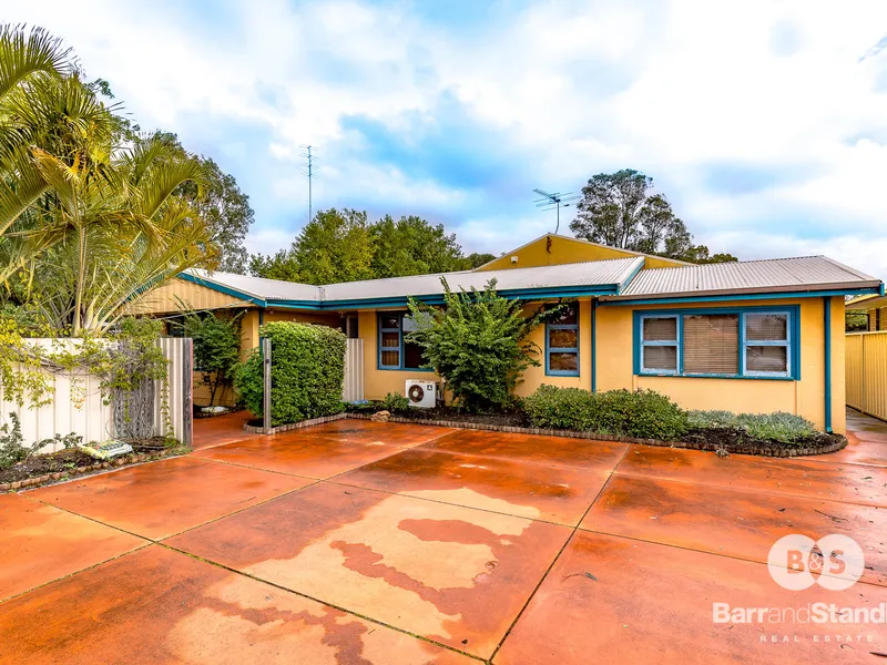 Huge Home - Perfect for Large Families or Accommodation!