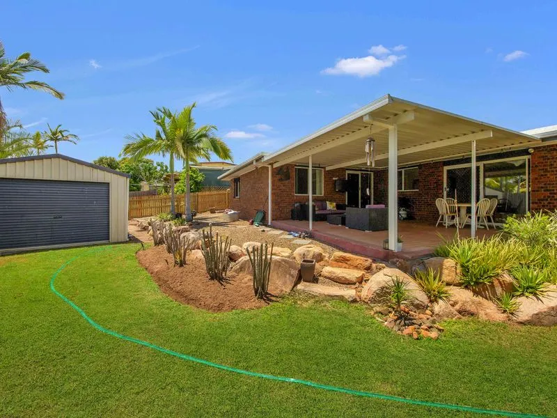 SINGLE SHED IN REAR YARD, VERY WELL PRESENTED LOW SET HOME