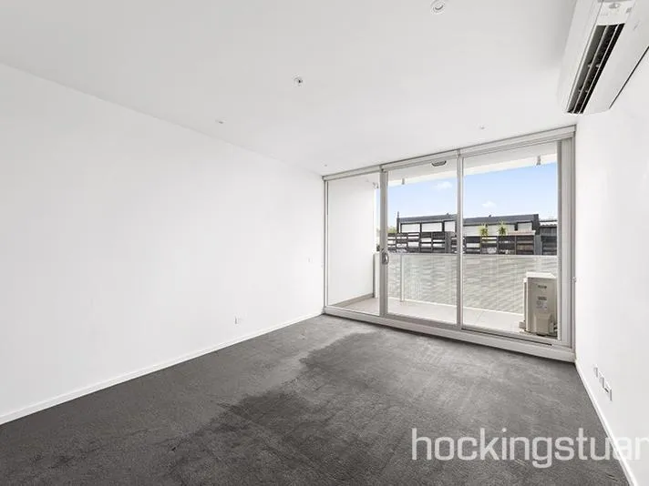 Location Location! One bedroom apartment in South Yarra