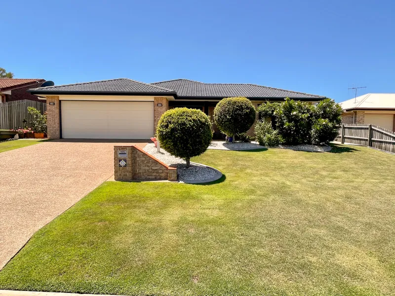 STUNNING FAMILY HOME…4 BED, OFFICE, 2 LIVING AREAS, PERFECT PRESENTATION