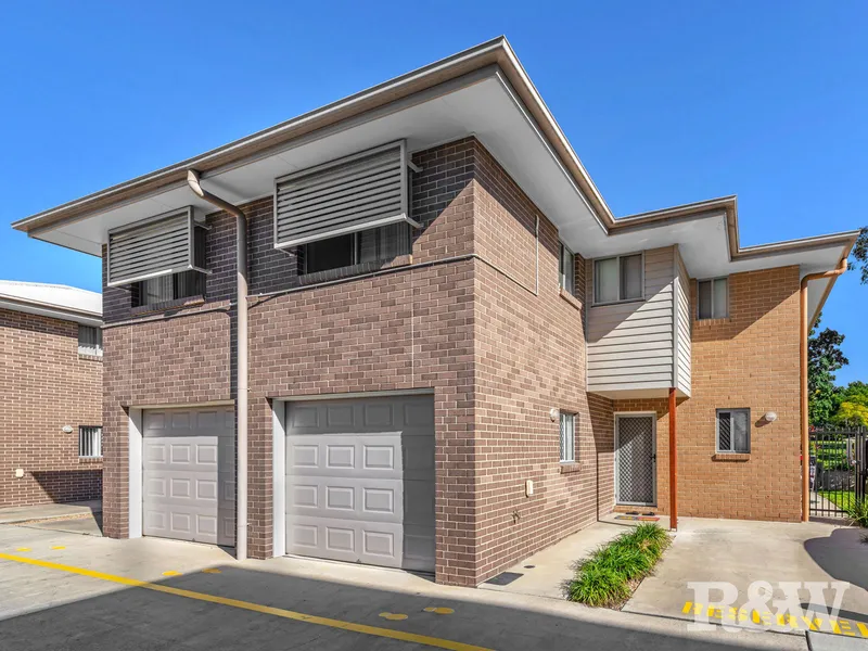 Newly Renovated Townhome In The Heart Of Kingston - Strong Rental Yield!