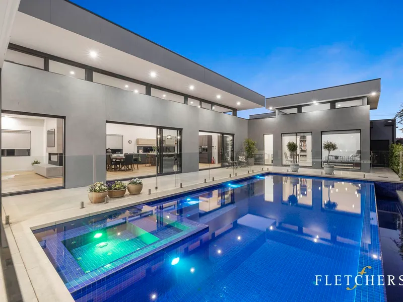 New, Custom-Built Blairgowrie Back Beach Poolside Entertainer