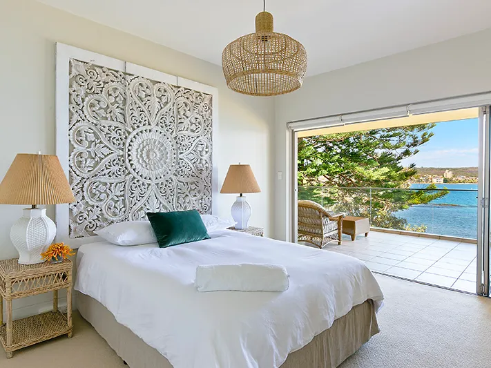 EXECUTIVE WATERFRONT LIFESTYLE OPPORTUNITY !!!........FULLY FURNISHED.