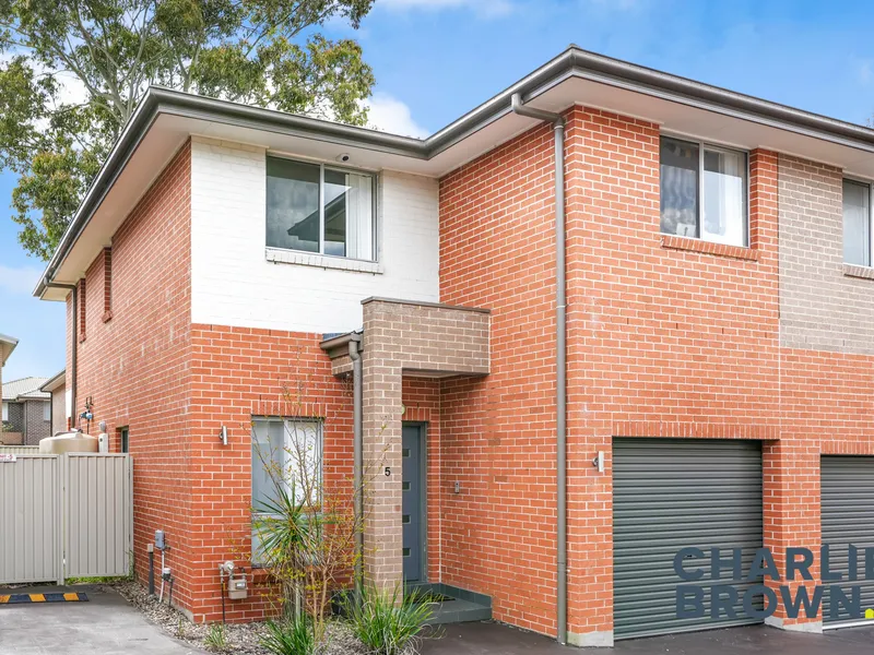 Modern 4 Bedroom Townhouse!!!!