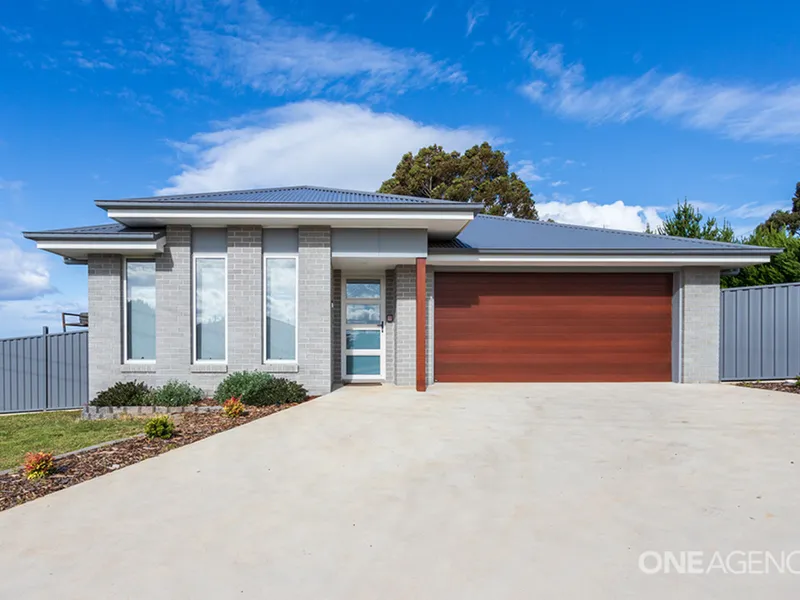 Modern Home, Ocean Views, Quiet Area!